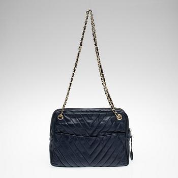 LAUKKU, Chanel.