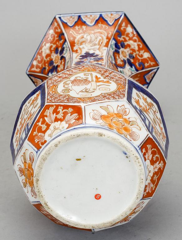 VAS, porslin, Japan omkring 1900.