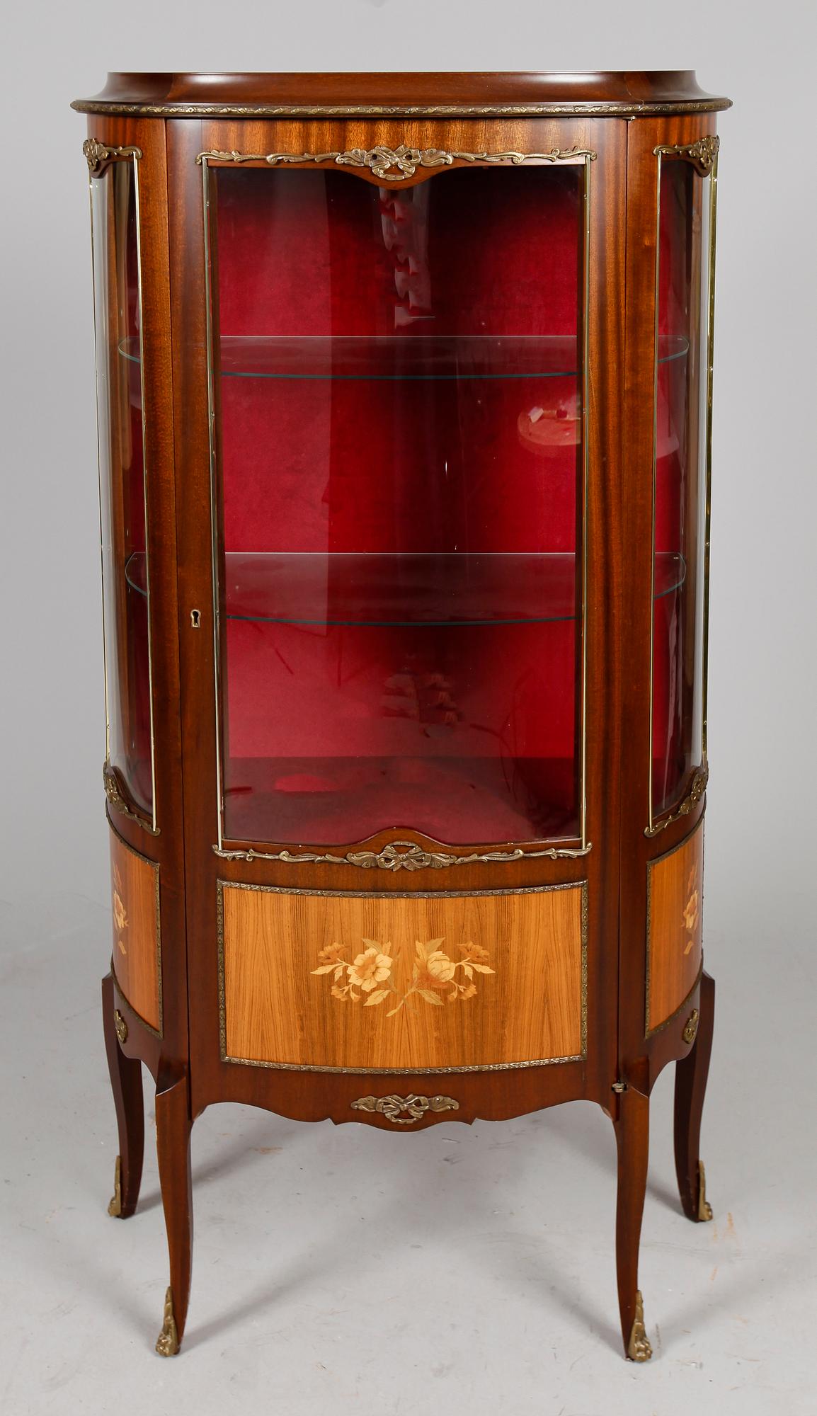 VITRINSKÅP, rokokostil, 1900-talets mitt.