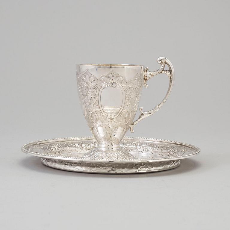 KOPP och FAT, silver, fatet stämplat Henry Holland London, 1878.