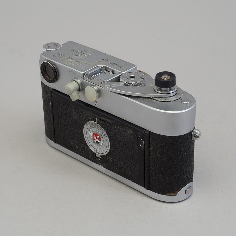 A LEICA M2 camera no 990427 from Wetzlar 1960. With Summilux 1:1.4/35. With original box.