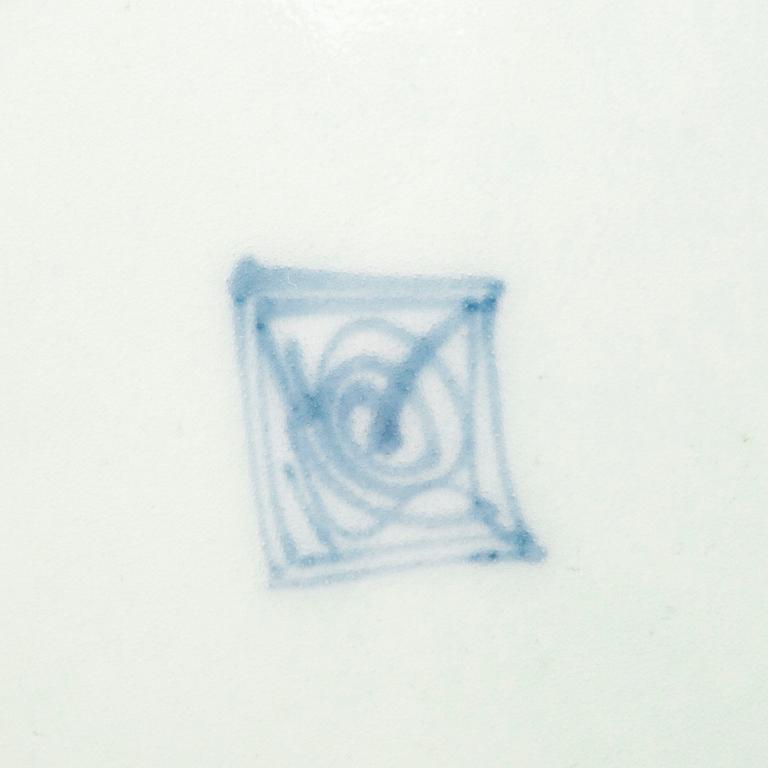 VATI, posliinia, Ming-tyyli, Kiina 1800-luku ja MALJOJA, 2 kpl, posliinia Kiina 1800-luku.