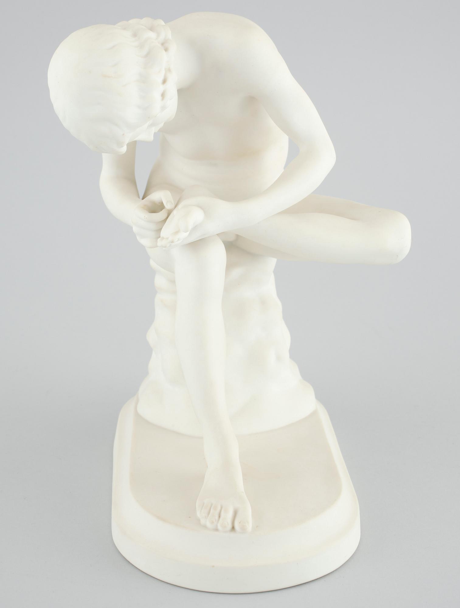 FIGURIN, parian, Gustavsberg, märkt Cop. GE samt daterad 1901 i godset.