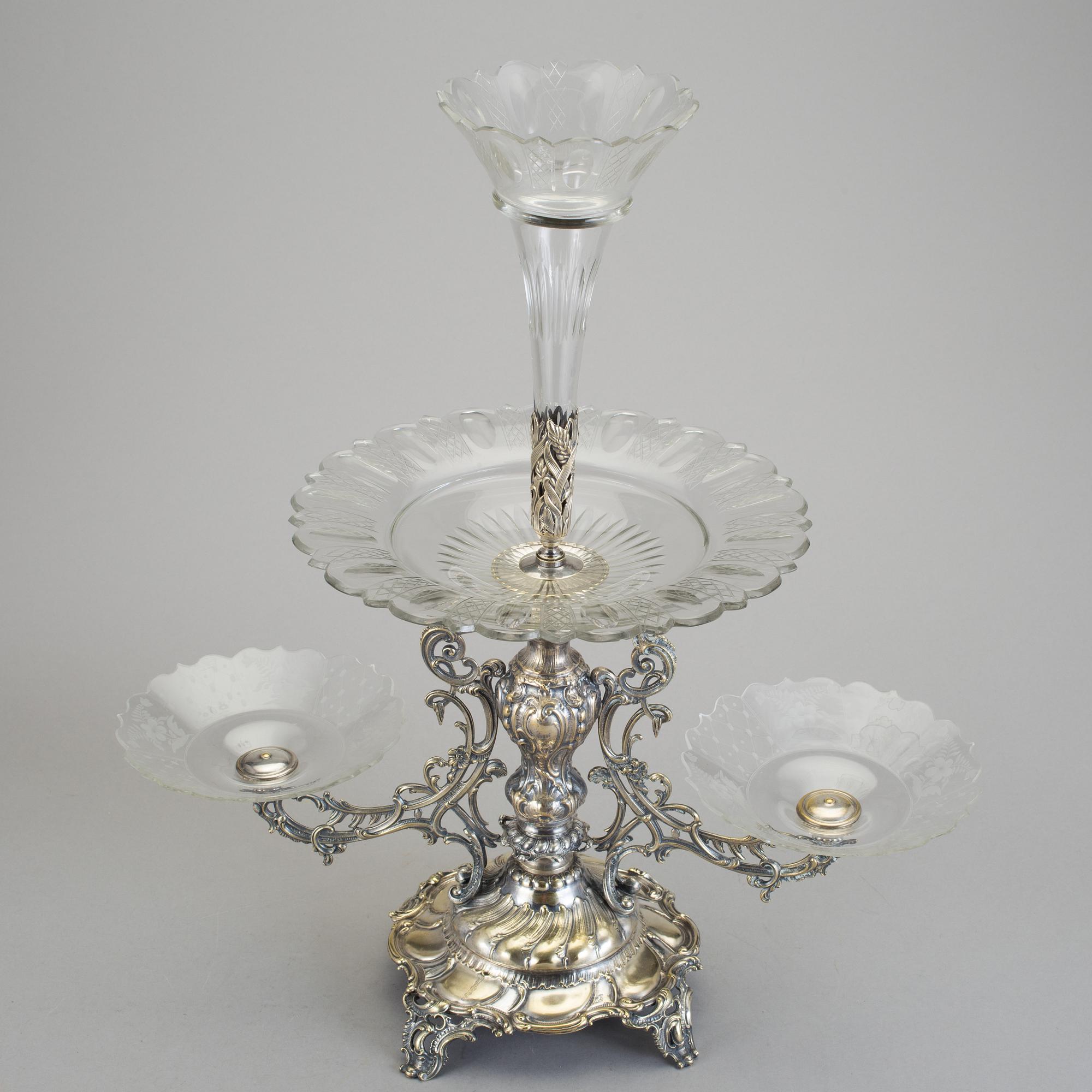 BORDSUPPSATS, nysilver och glas, nyrokoko med inslag av jugend. Omkring 1900.
