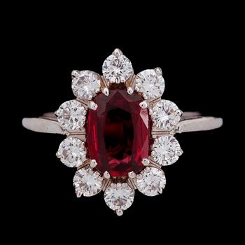 286. RING, oval cut ruby, app. 1.20 ct, and brilliant cut diamonds, tot. app. 1 ct.