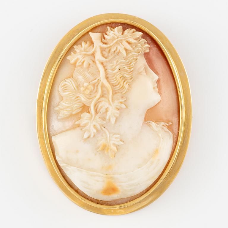 Brooch/pendant 18K gold with shell cameo.