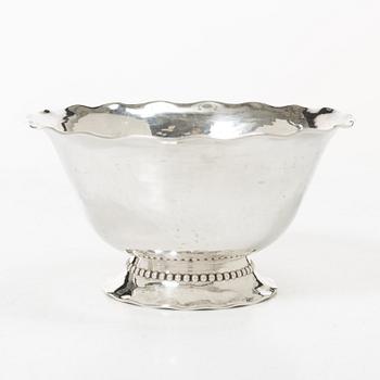 Two silver beakers and a bowl,