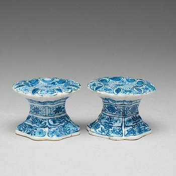 A pair of blue and white salts, Qing dynasty, Kangxi (1662-1722).