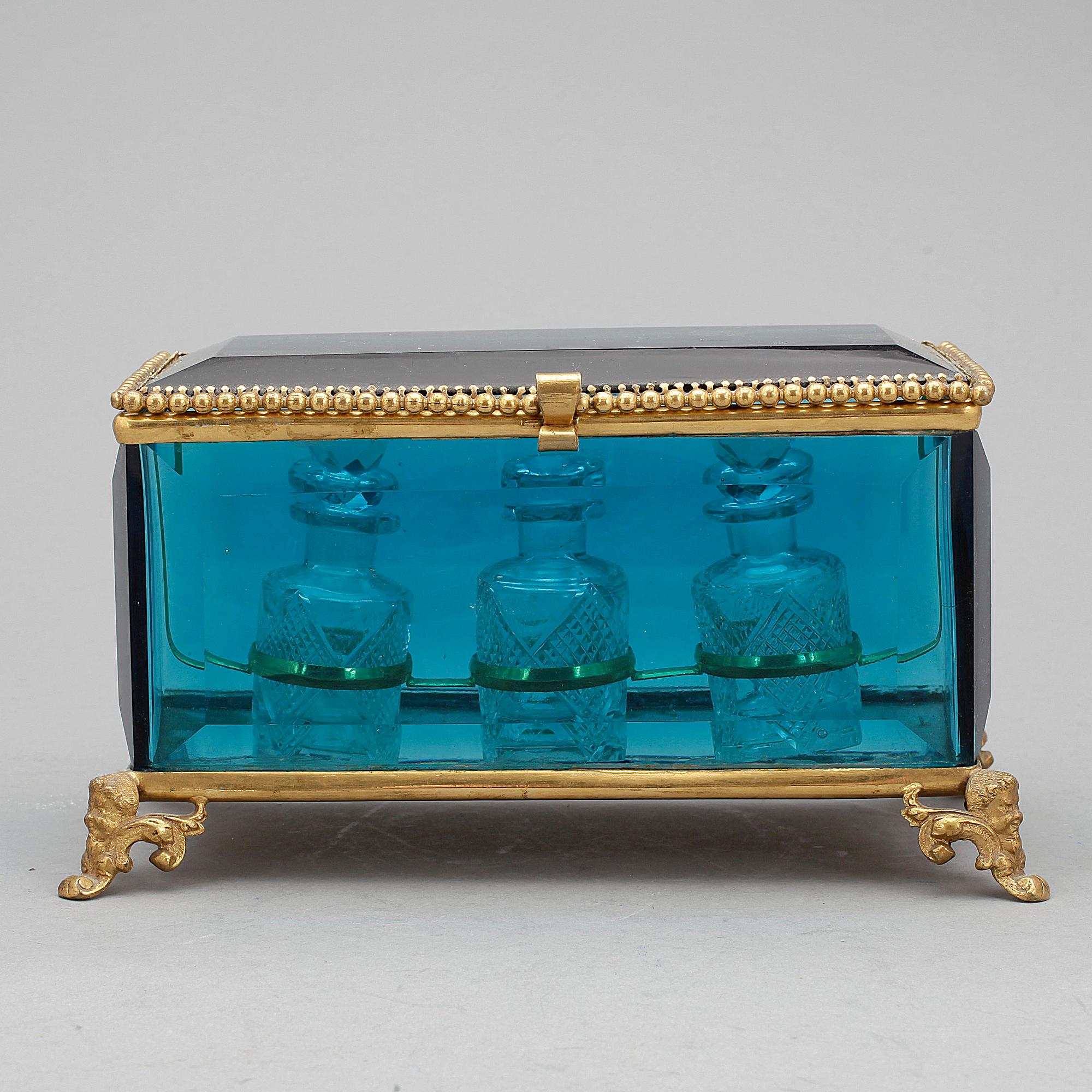FLAKONGBEHÅLLARE, glas, 1800-talets slut.