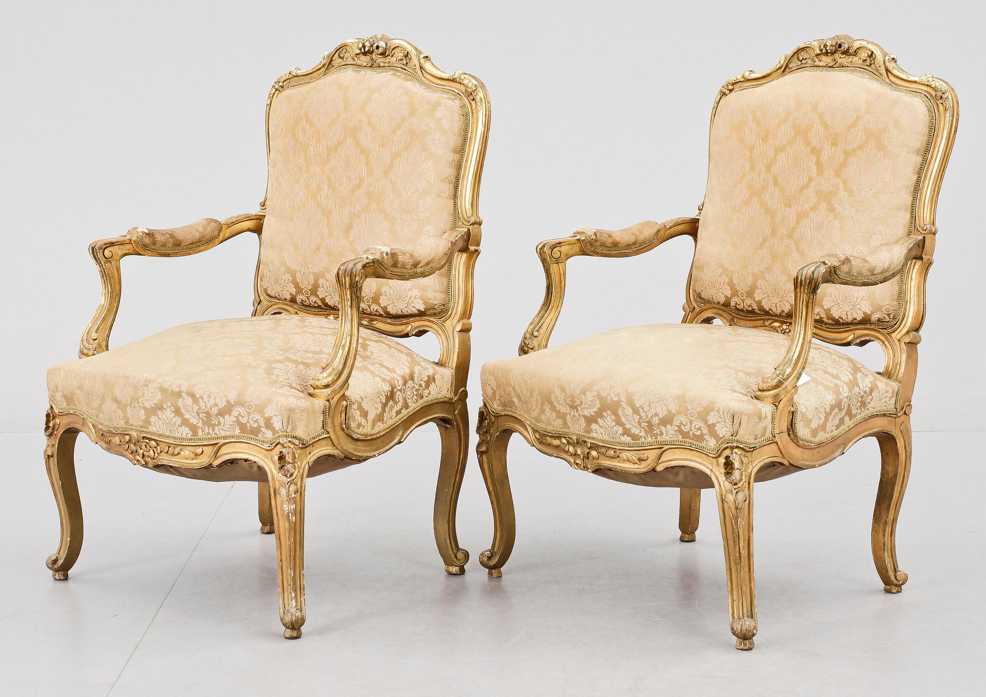 KARMSTOLAR, ett par, Louis XV-stil, 1800/1900-tal.