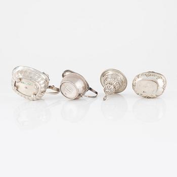 Bordspingla, sockerskrin samt två gräddkannor, silver, bl a London 1811.