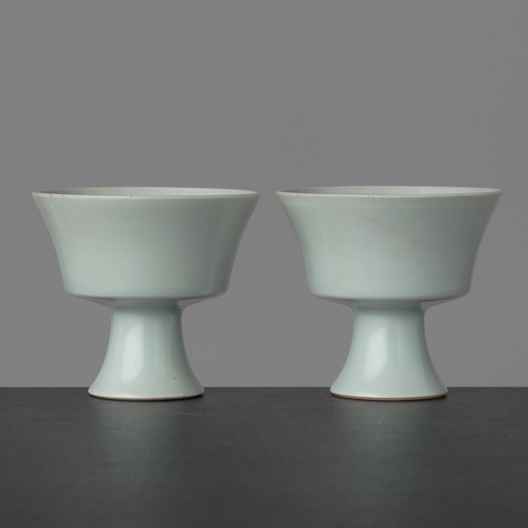 STEMCUPS ett par, porslin. Kina, 1900-tal med Yongzhengs märke.