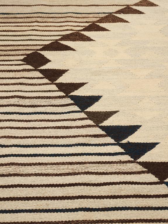 Viveca Nygren, A carpet, flat weave, ca 227,5-228 x 192,5-193,5 cm, signed KLH VN.