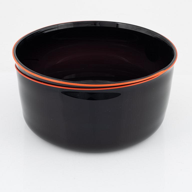 Erik Höglund, a glass bowl, Studioglas, Strömbergshyttan, numbered 9/25 and dated 1988.