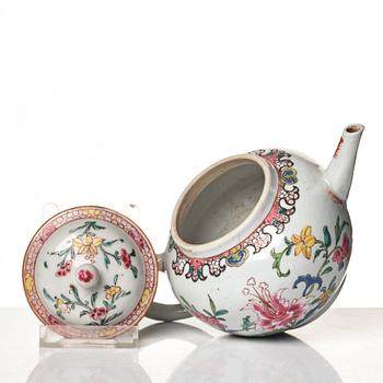 A famille rose tea pot with cover and cups with stand, Qing dynasty, 18th Century.