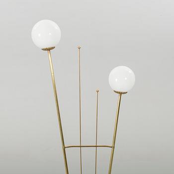 A TWO LIGHT BRASS FLOOR LAMP. SECOND HALF OF 20TH CENTURY.