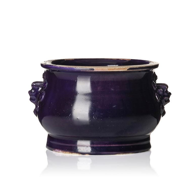 A purple glazed censer, Qing dynasty, Kangxi (1662-1722).