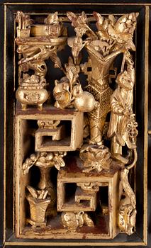 SNIDERIER, 2 stycken, trä. Kina 1900-tal.