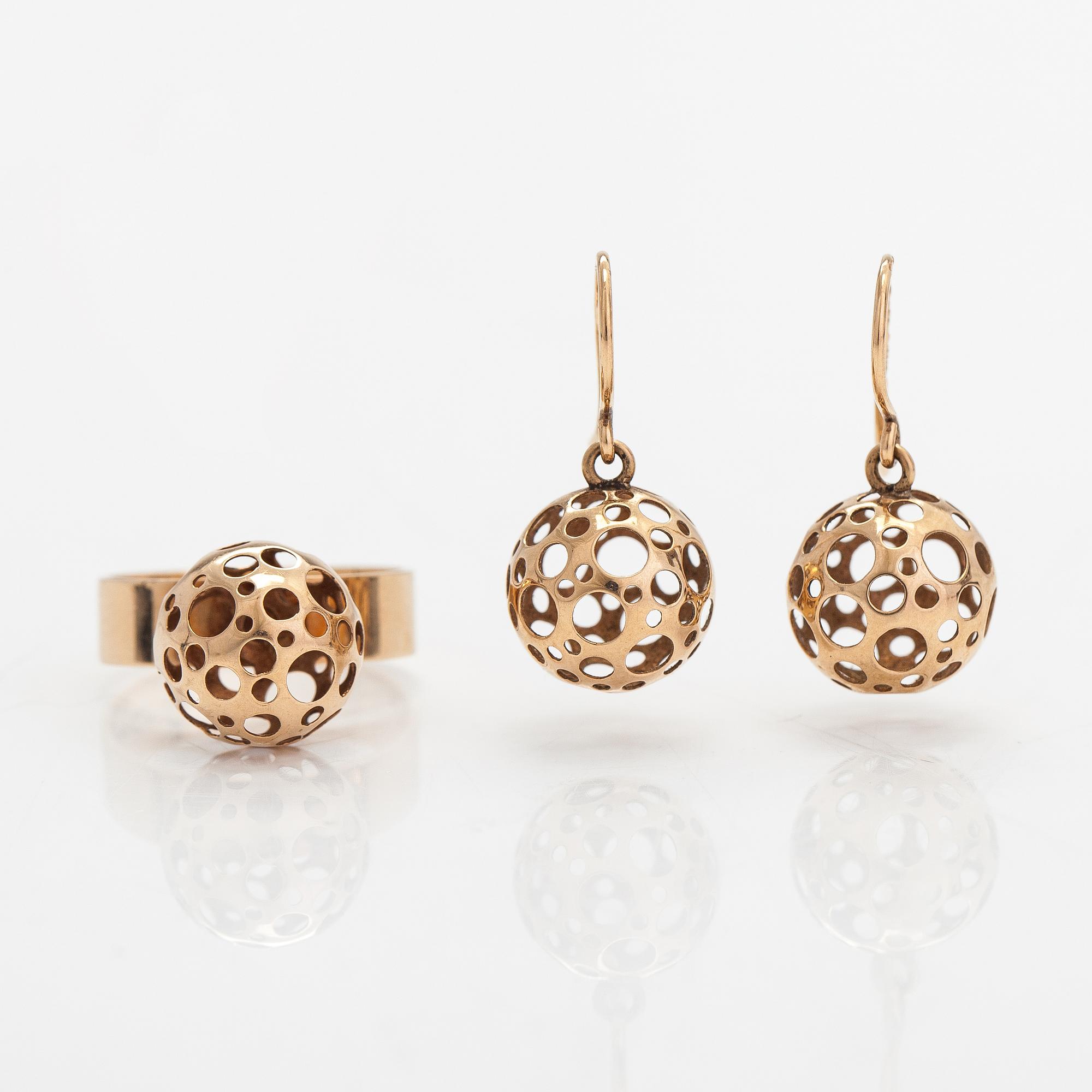 Liisa Vitali, A pair of earrings and a ring made of 14K gold "Leppäkerttu". Westerback, Helsinki 1968-69/1969-70.
