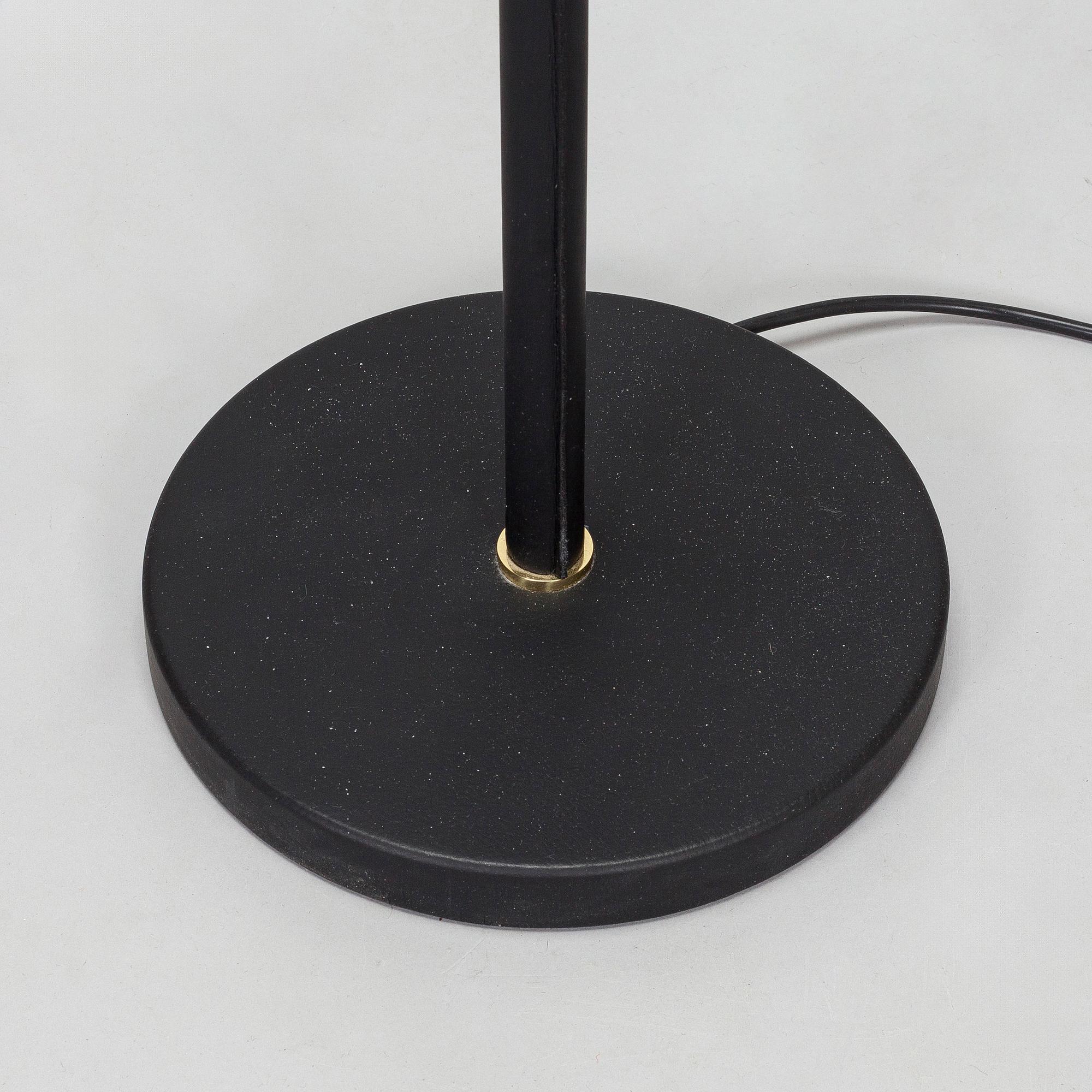 Alvar Aalto, golvlampa A 805 "Änglavinge", Artek, 2000-tal.