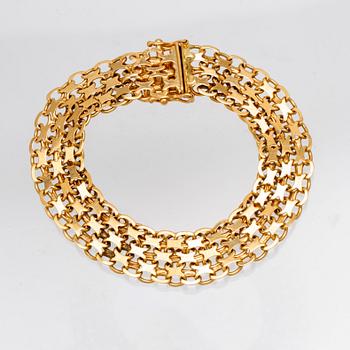 An 18C gold bracelet weight 22,5 grams, length 18 cm.