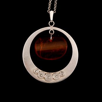 HÄNGE SAMT 2 RINGAR, silver, bärnsten, Ryssland, 1900-talets andra hälft.