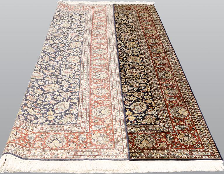A silk Kashmir carpet, ca 280 x 188 cm.