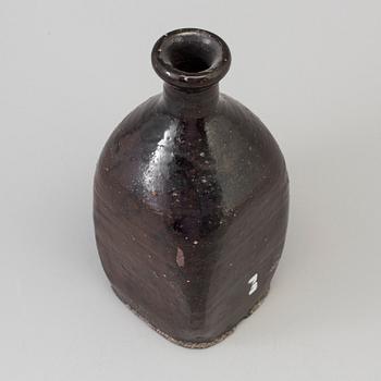 A Japanese ceramic bottle, Meiji (1868-1912).