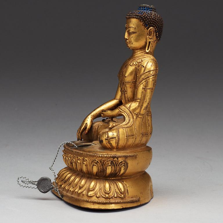 A gilt bronze figure of Buddha, Qing dynasty (1644-1911).