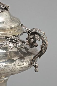 SOCKERSKÅLAR, ett par, silver, Lars Larsson & Co, Göteborg, 1859/1867. Tot vikt ca 2000 g.