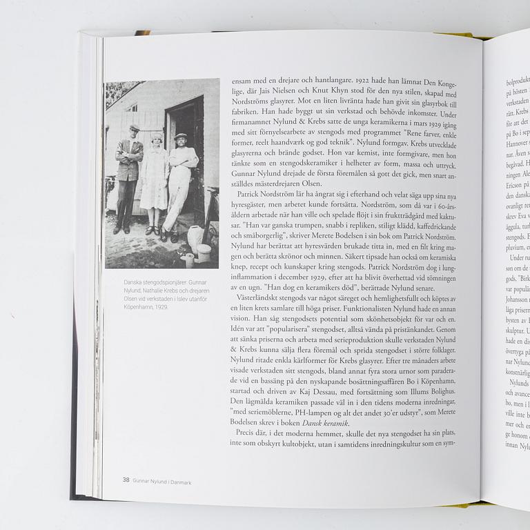 Böcker om svensk keramik. 19 st..