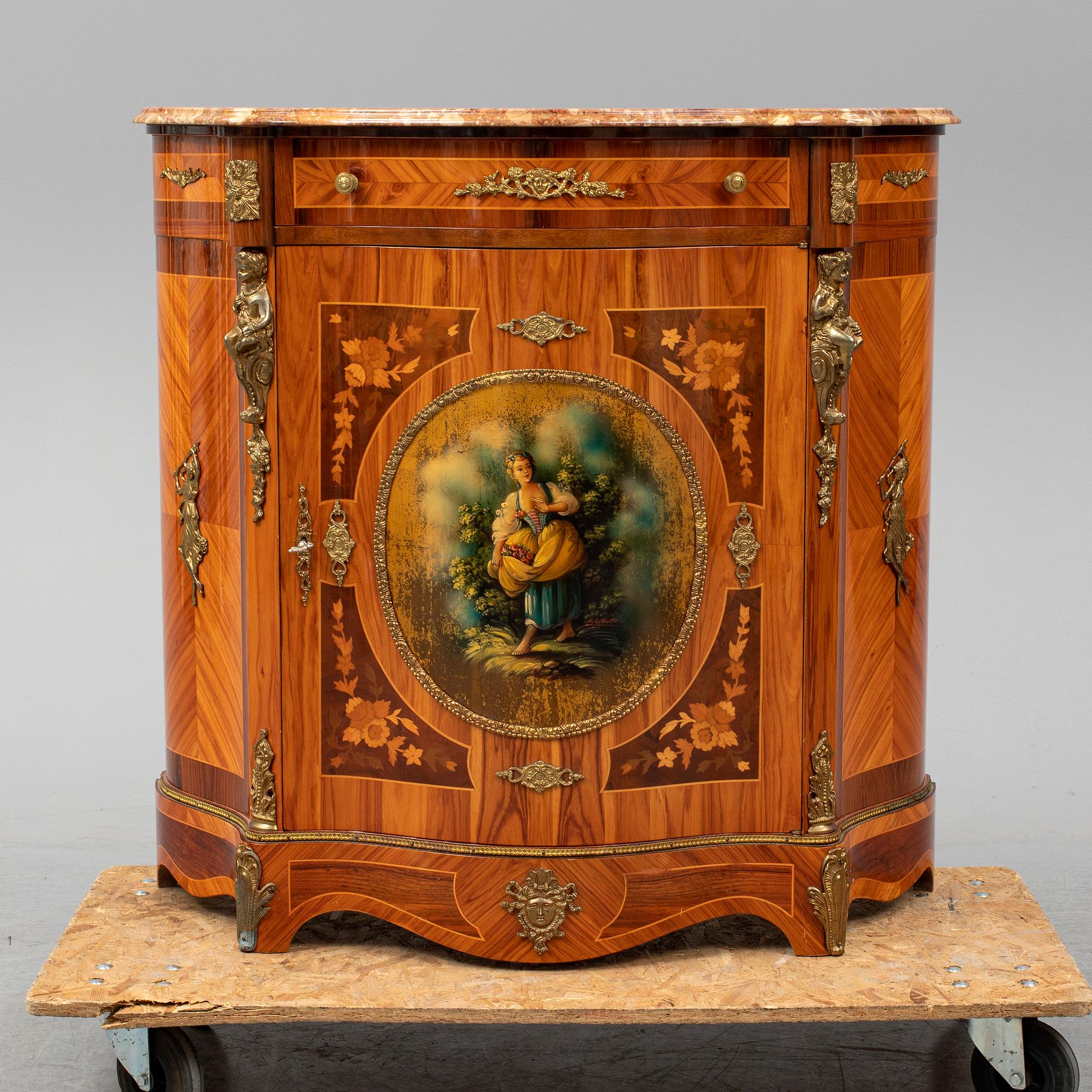SKÄNK, Louis XVI-stil, 1900-talets andra hälft.
