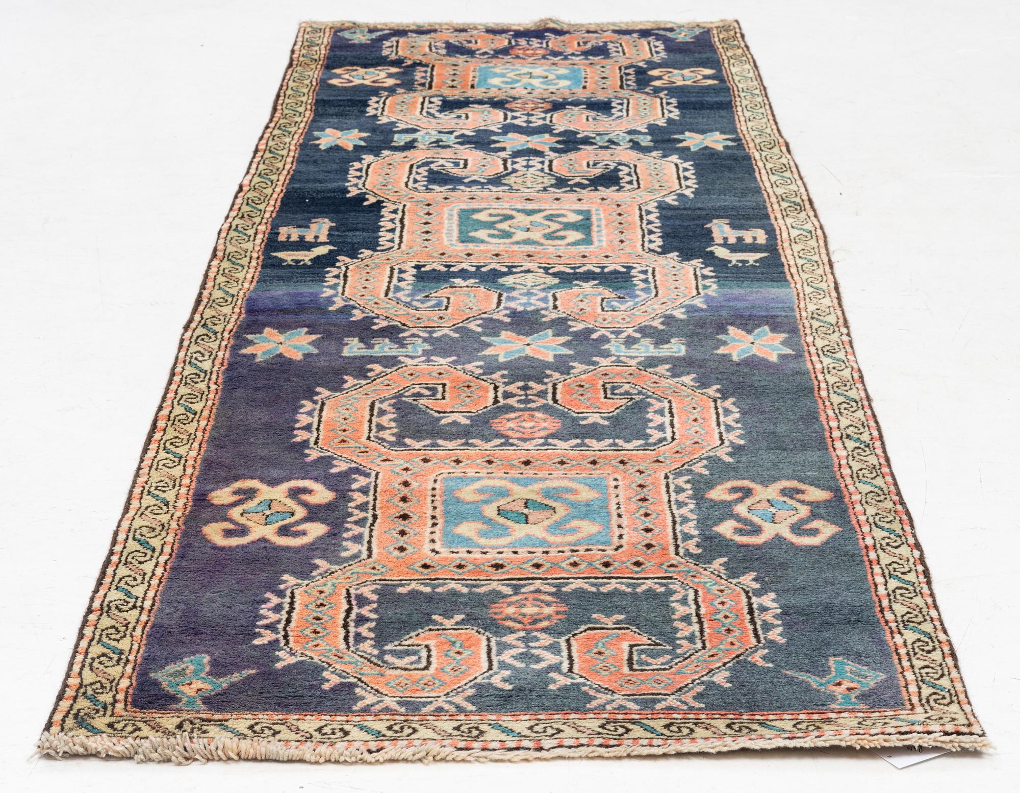 Gallery carpet, probably Kurdish/Karagah, 290 x 90 cm.