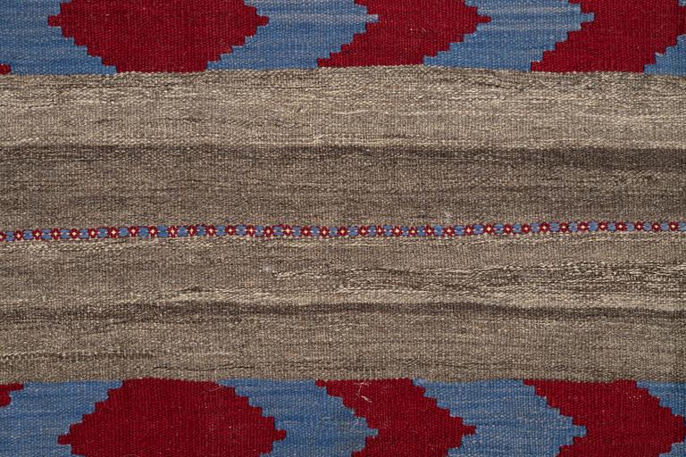 Carpet, Persian kilim, 297 x 200 cm.