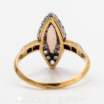 Ring, ca 18K guld, opal och rosenslipade diamanter.