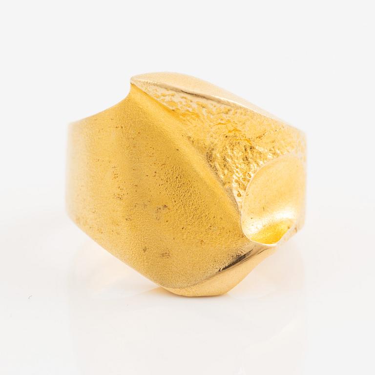 Björn Weckström, ring, 18K gold, Finland 1981. By Lapponia.