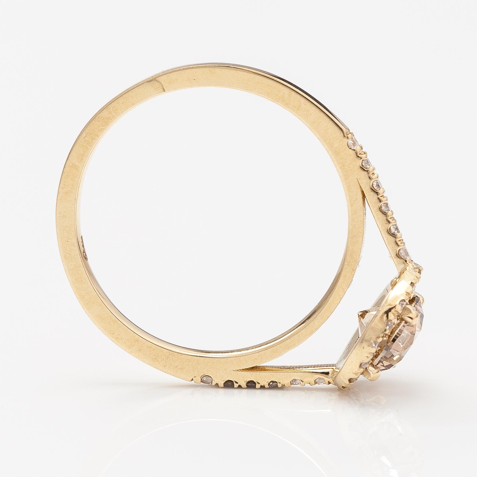 A 14K gold ring with diamonds ca. 1.02 ct in total. AIG certificate.