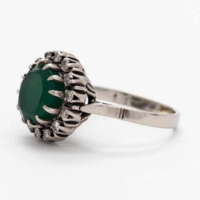 Ring, palladium, diamanter, färgad kalcedon.