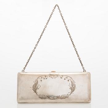 Iltalaukku, hopeaa. Suomen Kultaseppä Oy, Turku 1919.