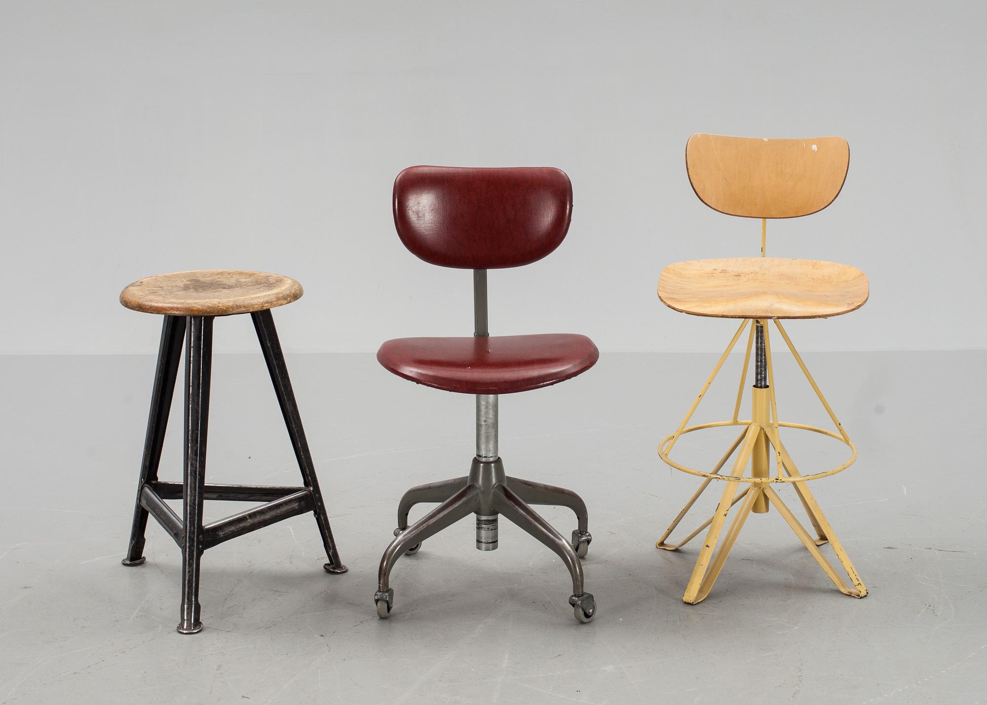 INDUSTRISTOLAR, 3 st, En märkt Lindqvist Kontorsmöbler ,1900-tal.