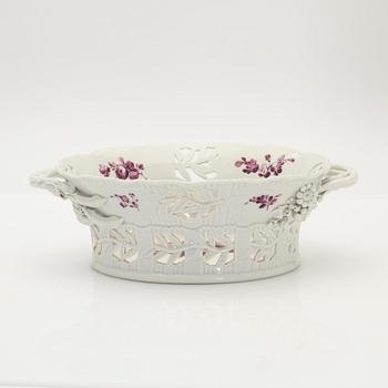 Royal Copenhagen, Jardinière, "Juliane-Marie", 1905.