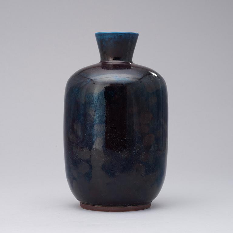 A Berndt Friberg stoneware vase, Gustavsberg Studio 1969.