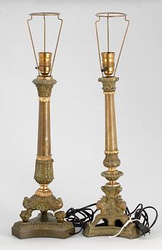 BORDSLAMPOR, 2 st, metall, empirestil, 1900-tal .