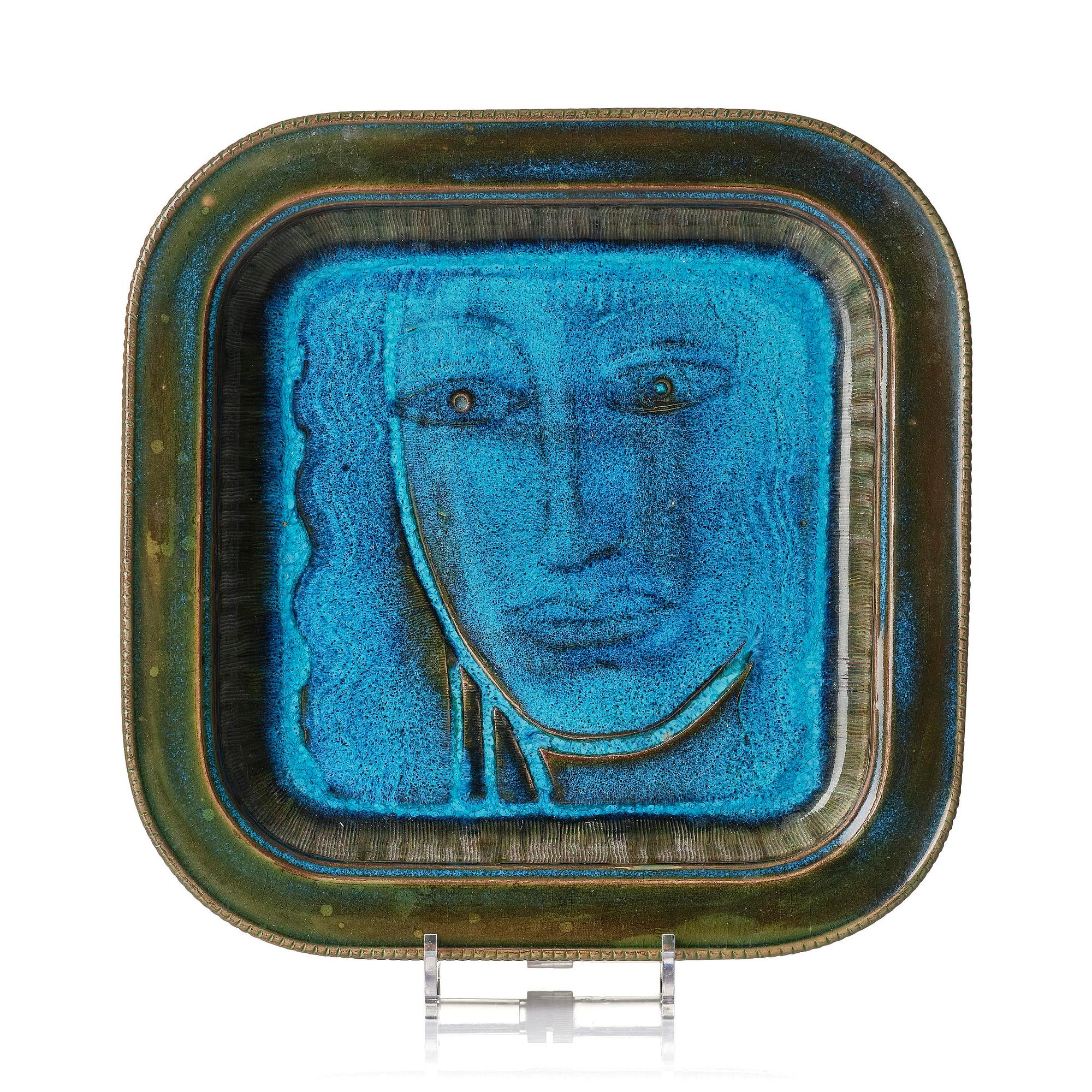 Wilhelm Kåge, a "Farsta" stoneware dish decorated with a face, Gustavsberg Studio, 1957.