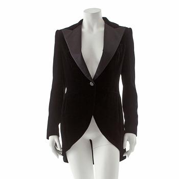 465. RALPH LAUREN, a black velvet tuxedo jacket.