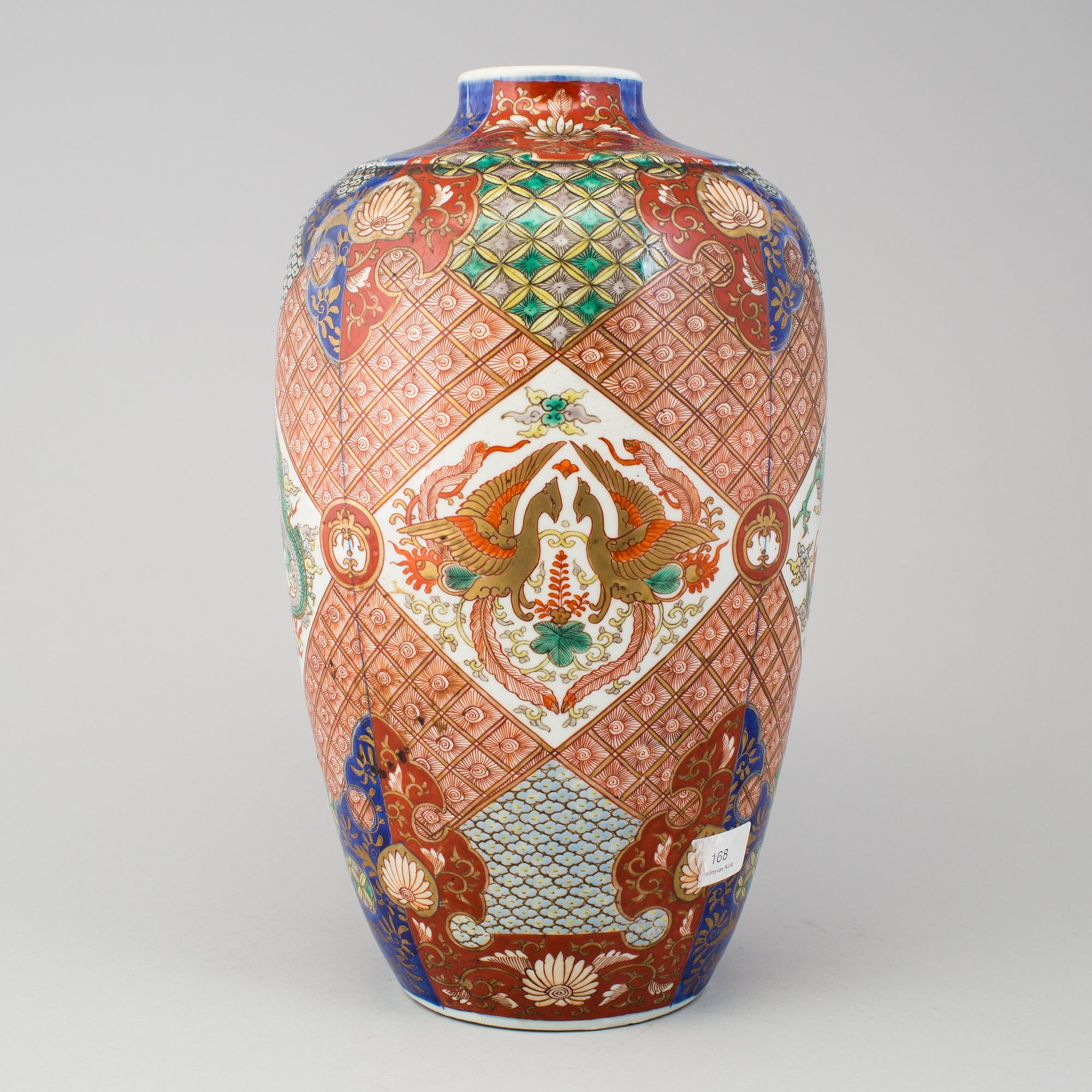 A Japanese imari-verte vase, 20th Century.