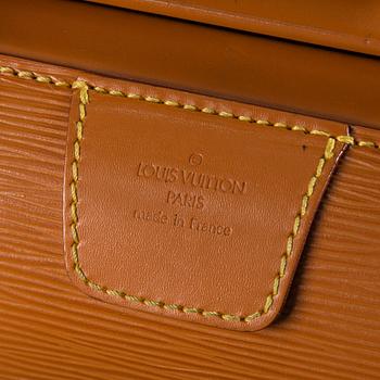 A Louis Vuitton "Serviette fermoir" portfolio.