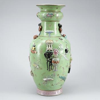 VAS, porslin, Kina, möjligen 1800-tal.