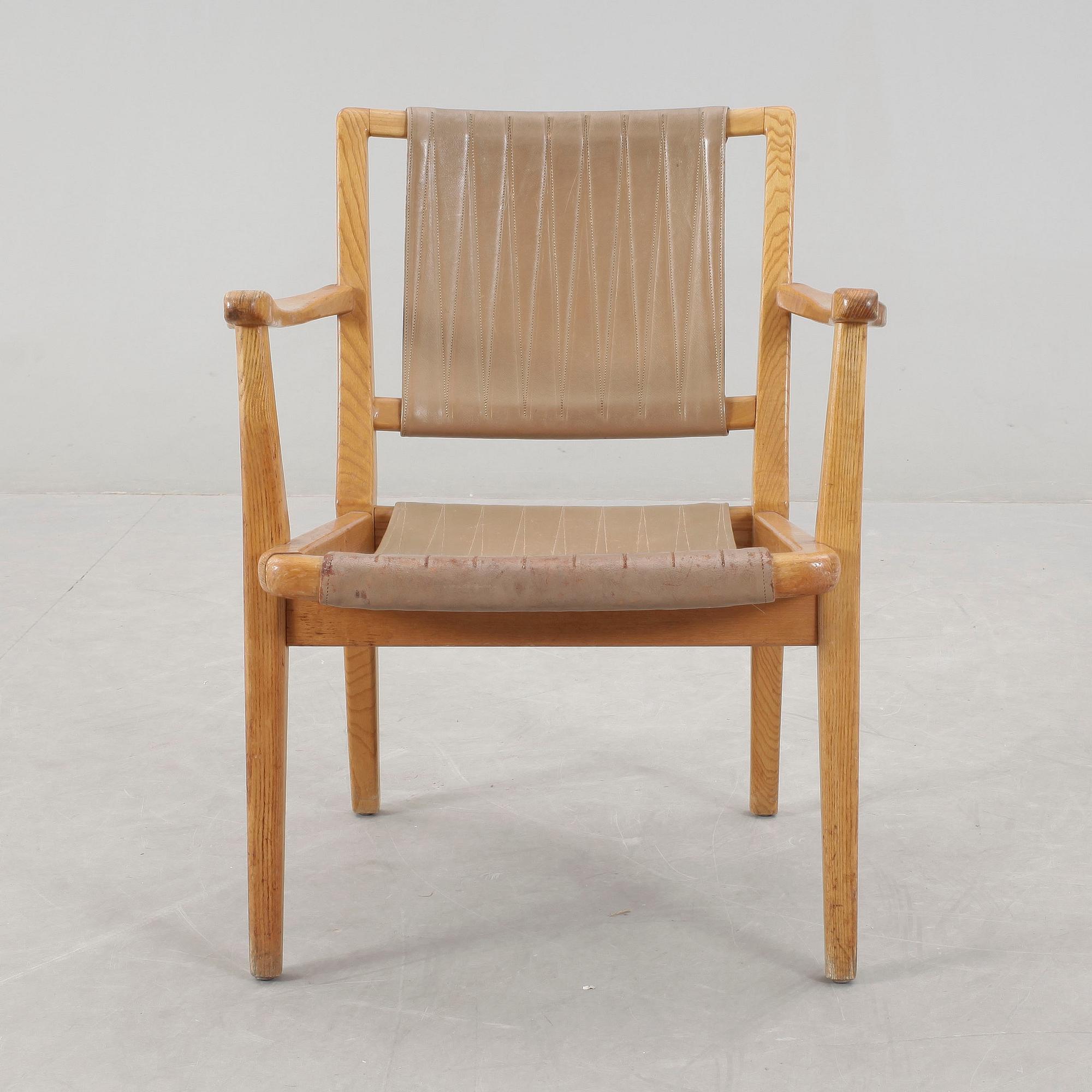 FÅTÖLJ, möjligen Axel Larsson, stämpelmärkt Svenska Möbelfabriken.