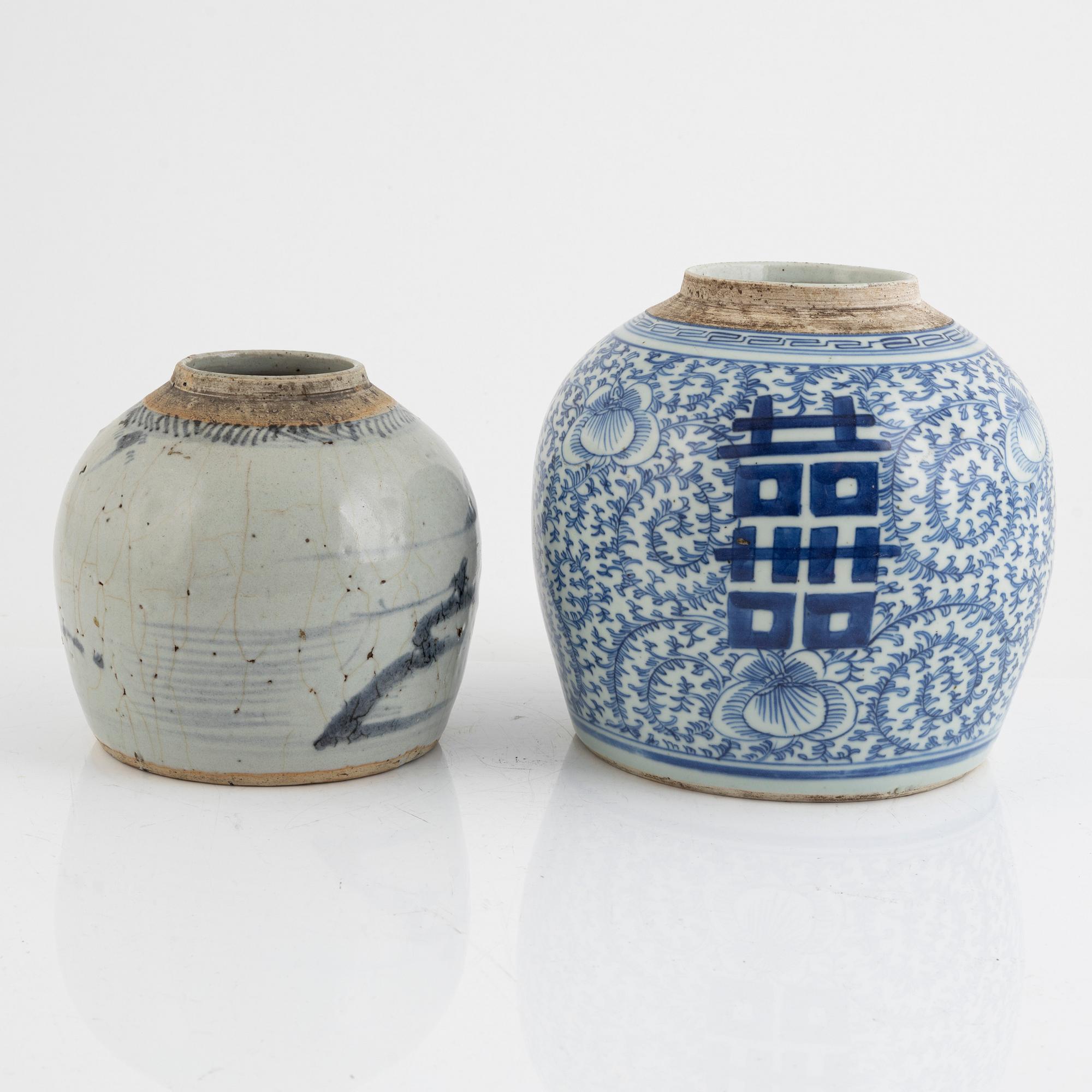 Two blue and white porcelain ginger jars and a warm water dish, China, Qing dynasty, 19th century.